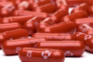 Estados Unidos autoriz el uso de emergencia de la pastilla contra el Covid de MSD