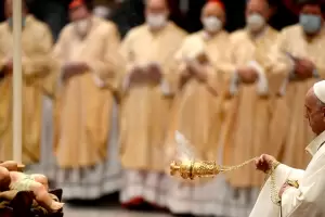 En la Misa de Gallo, Francisco pidi� "dar dignidad al hombre con el trabajo"