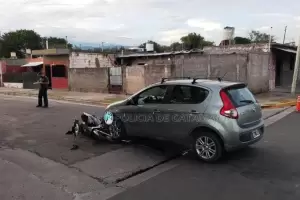 Un auto y una moto fueron protagonistas de un choque en la ciudad capital
