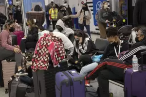 Alrededor del mundo fueron cancelados ms de 2.000 vuelos en Nochebuena por el avance de micron