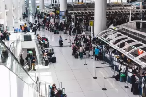 Por la variante micron, se cancelaron cerca de 4.500 vuelos en todo el mundo