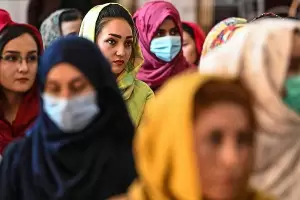 Los talibanes endurecen su rgimen y prohben a las mujeres viajar solas y sin velo