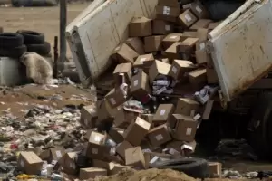 Nigeria: le donaron un milln de vacunas a punto de vencer, no alcanz a utilizarlas y tuvo que destruirlas