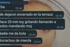 Lo encerraron en la terraza y se perdi el brindis de Navidad: "hace 20 minutos que estoy gritando, borrachos de m..."