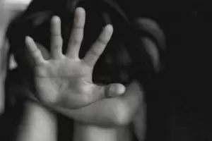 La defensa del gineclogo acusado de abuso sexual busca frenar el juicio