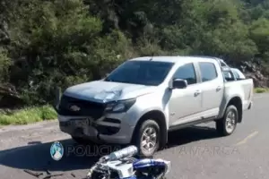 Motociclista grave al colisionar frontalmente con una camioneta en la Quebrada de Moreira