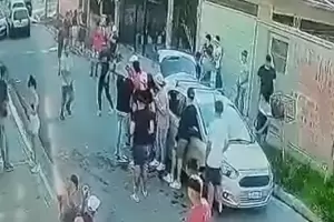 Festejaban en la calle y les dispararon desde un auto: un hombre muri� de un tiro en la cabeza