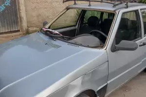 Le robaron el parabrisas