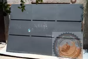 Trabaj� como alba�il, le rob� un port�n a su contratante y la polic�a lo recuper�