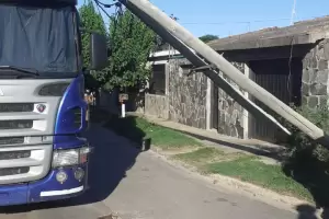 Camin derrib postes y dej sin luz al norte de la Capital