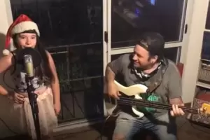 Junto a Jorge Rossi, Blondie, la hija de Pity lvarez, cant uno de los hit de Intoxicados