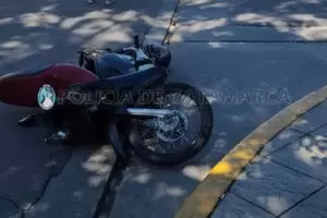 Un colectivo choc� a una moto en pleno centro