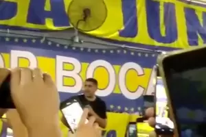Riquelme hizo una arenga para socios y un hincha lo descoloc con un grito: La Libertadores!