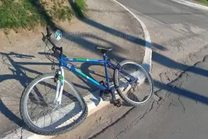 Un auto choc con una bicicleta y un nio result herido