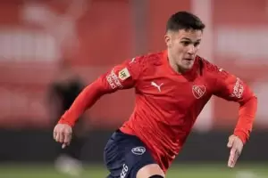 En busca de refuerzos River le hizo una oferta a Independiente por Fabricio Bustos