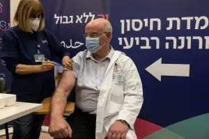 Coronavirus: Israel empieza a aplicar la cuarta dosis a las personas vulnerables