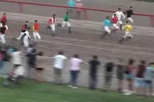 Ins�lita carrera en Tucum�n: los jockeys corrieron sin caballos