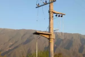 Intentaron robar un trasformador del alumbrado pblico, pero terminaron rompindolo