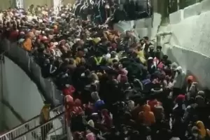 India: una estampida en un santuario religioso dej 12 muertos y 13 heridos