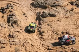 El principe Al-Attiyah manda en el Dakar tras la primera etapa