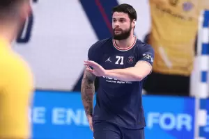 Elohim Prandim, jugador de handball del PSG, fue apualado en un asalto y est hospitalizado