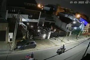 Cuatro motochorros atacaron a un grupo de jvenes y les robaron