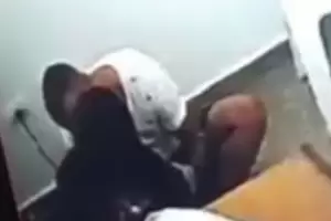 Escndalo en Chubut: descubrieron a una jueza a los besos con un preso al que haba condenado por matar a un polica