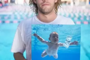 Nirvana le gan� la batalla legal a Spencer Elden, el beb� desnudo de la tapa de Nevermind