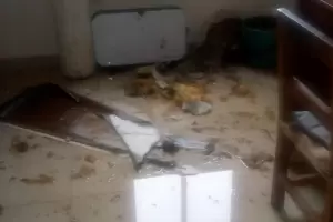 La fuerte tormenta provoc la cada del techo de la posta sanitaria de Los Castillos