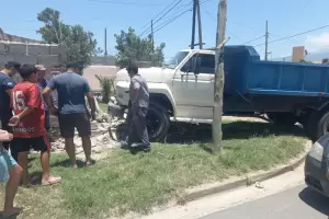 Un cami�n se estrell� contra una casa