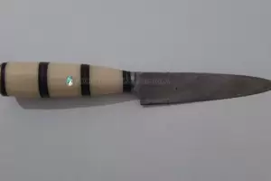 Agredi a un polica con un pual y fue aprehendido