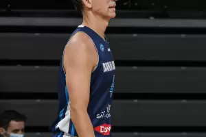 A 9 aos de su retiro, "Pepe" Snchez se puso los cortos y volvi a jugar al bsquet