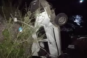 Trgico siniestro vial: desbarranc un vehculo y perdi la vida el conductor