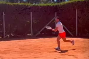 Tras alejarse de las canchas, el Kun Agero volvi y mostr que tiene talento para el tenis