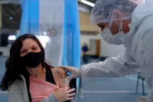 Las vacunas contra la Covid-19 redujeron entre 6 y 12 veces la mortalidad