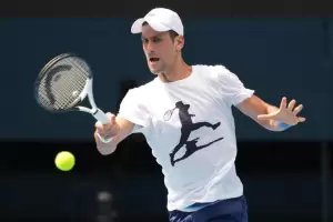 Sin jugar, Novak Djokovic volver a ser nmero uno del mundo por la cada de Daniil Medvedev en Indian Wells
