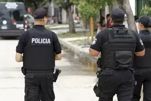 Santa Fe: los policas que no estn vacunados no podrn trabajar en las calles y se les sacar el arma
