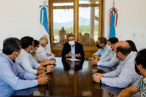 Jalil firm la extensin del rea de trabajo de Aguas de Catamarca