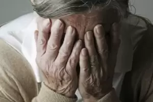 Agredi a su propia madre de 73 aos y fue aprehendido