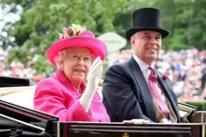 La reina Isabel le retir los ttulos al prncipe Andrew y enfrentar el juicio por abuso sexual como un ciudadano comn