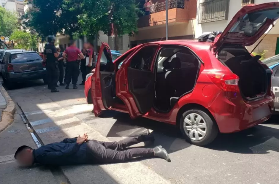 El estafador intent escapar y, finalmente, fue detenido.