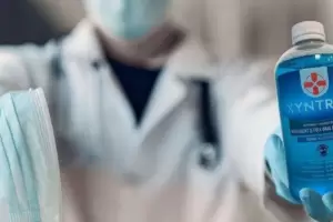 Invento argentino: un laboratorio santafesino cre un enjuague bucal que previene el Covid-19