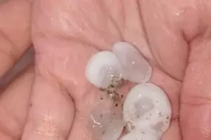 Se registr fuerte cada de granizo y lluvia en la capital de  Catamarca