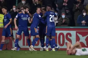 Real Madrid venci con lo justo al Elche y avanz a cuartos de Copa del Rey