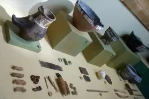 Hallazgo de piezas arqueolgicas: turista encontr 16 bolsas con material etiquetado