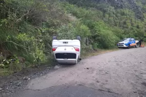 Cuesta de Singuil: el conductor se qued dormido y termin volcando