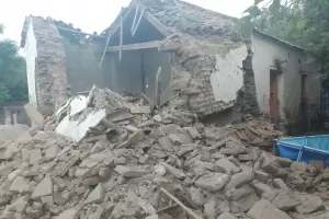 Reclaman ayuda a la Provincia tras el derrumbe de su precaria vivienda