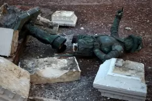 Puerto Rico: A horas de la visita del rey de Espaa, derribaron la estatua de un conquistador espaol