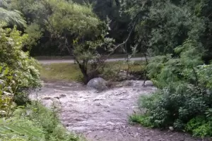 Solicitan racionalizar el uso del agua potable en el interior provincial por las crecidas