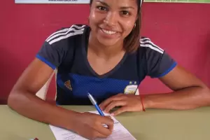 Tamara Bazn firm contrato con su nuevo club, una potencia del ftbol argentino